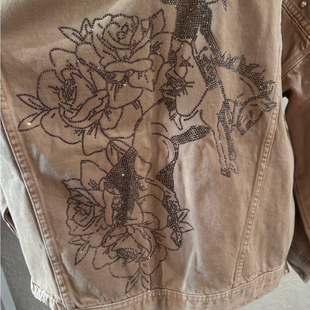 ***RARE FIND*****. Rodeo Quincy Studded Tan Jean Jacket S/M - Picture 3 of 5